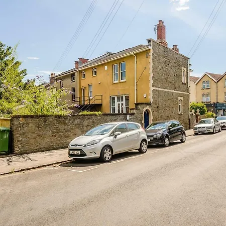 Casa de Férias Spacious 4 Bedroom On Gloucester Road